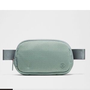 NEW LULULEMON EVERYWHERE BAG 1L MESH BAG IN CRATER BLUE